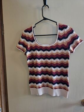 Elie Tahari The Zhuri Scalloped Knit Top